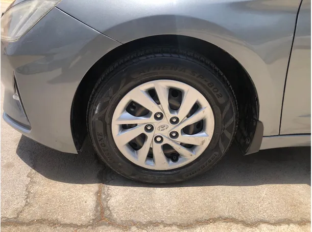 Car image 10