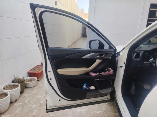 Car image 11