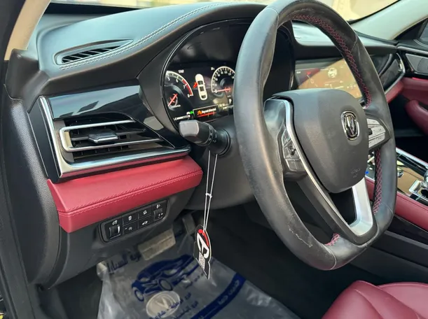 Car image 11