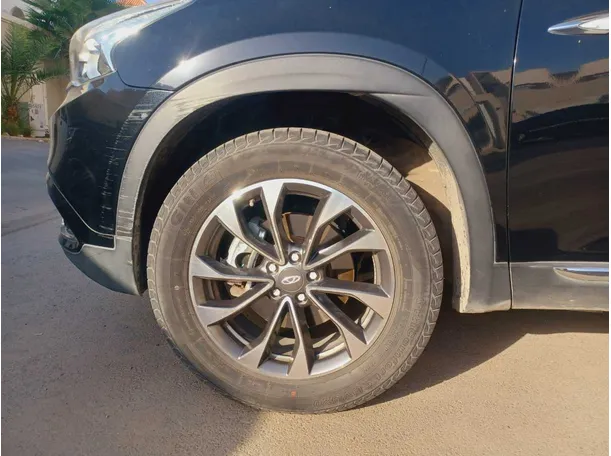 Car image 12