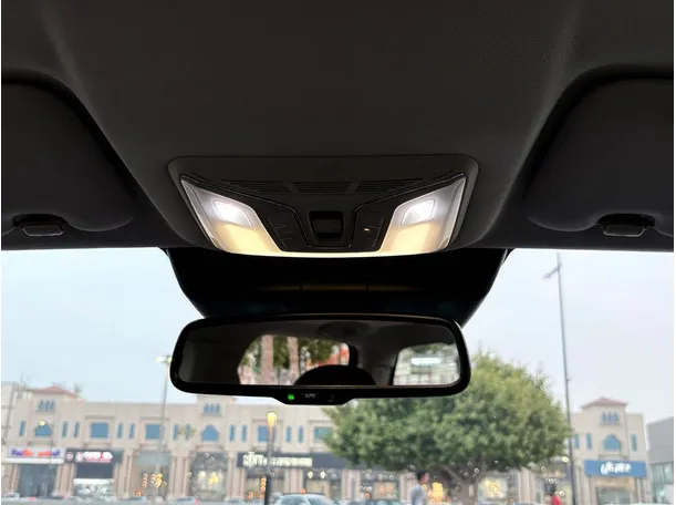 Car image 26