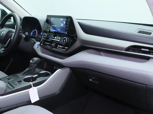 Car image 10