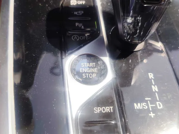 Car image 24
