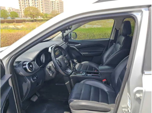 Car image 11