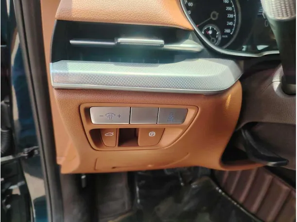 Car image 35