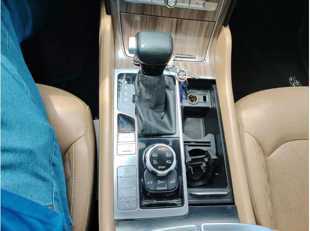 Car image 23