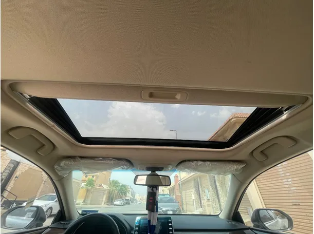 Car image 17