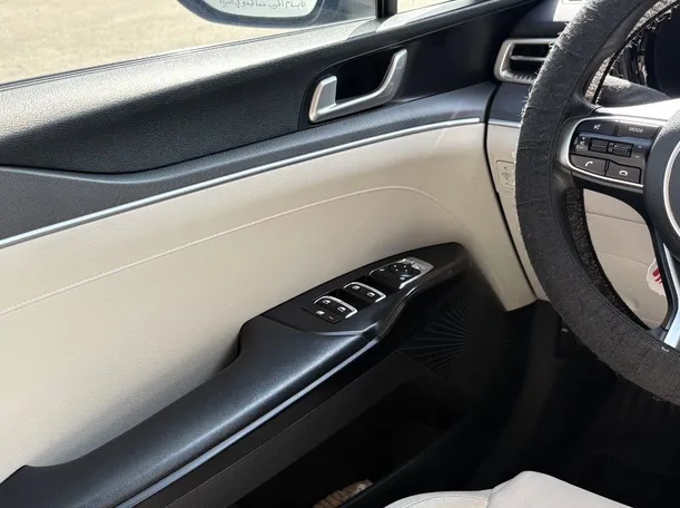 Car image 26