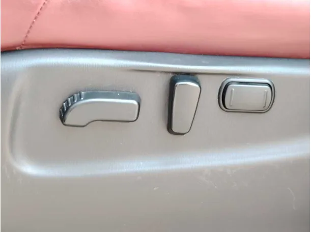 Car image 34