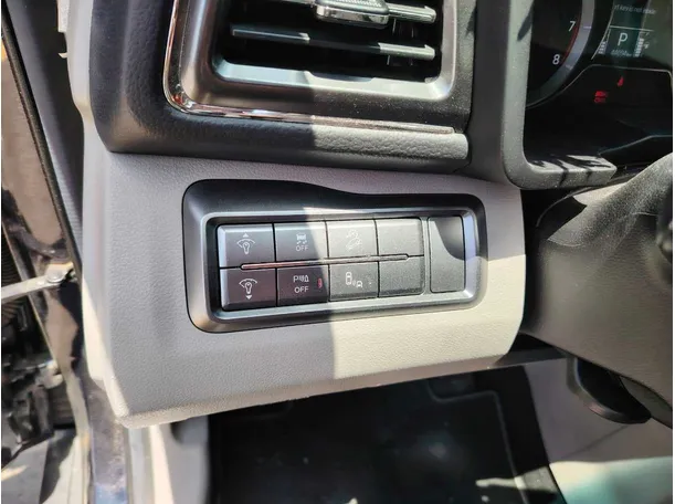 Car image 32
