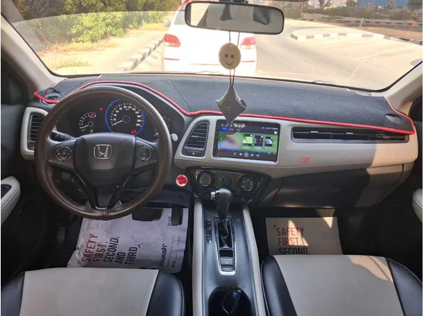 Car image 16