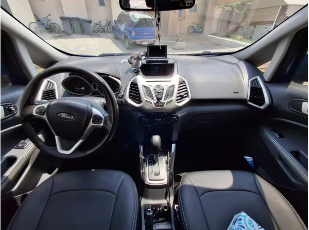 Car image 14