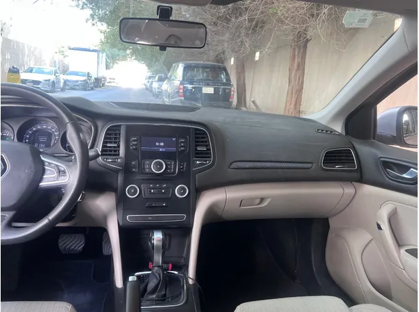 Car image 18