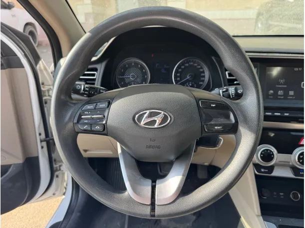Car image 17