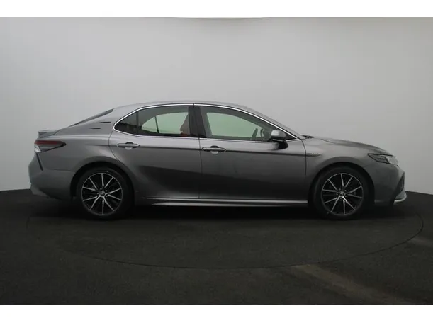 Car image 13
