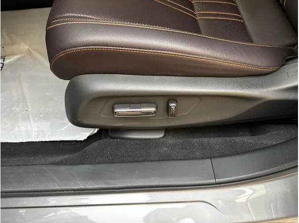 Car image 26
