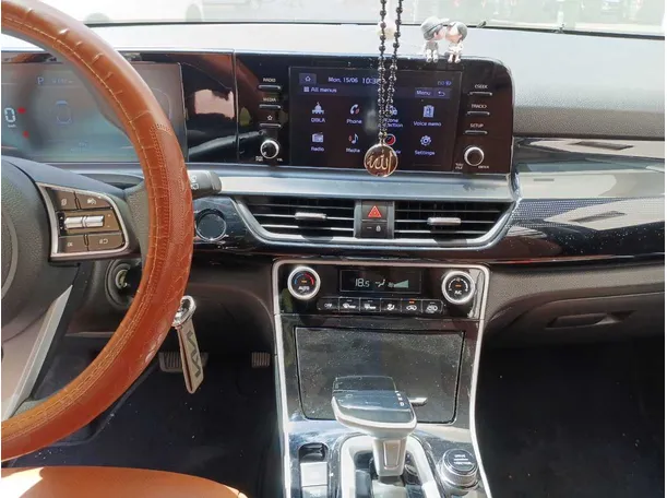 Car image 16