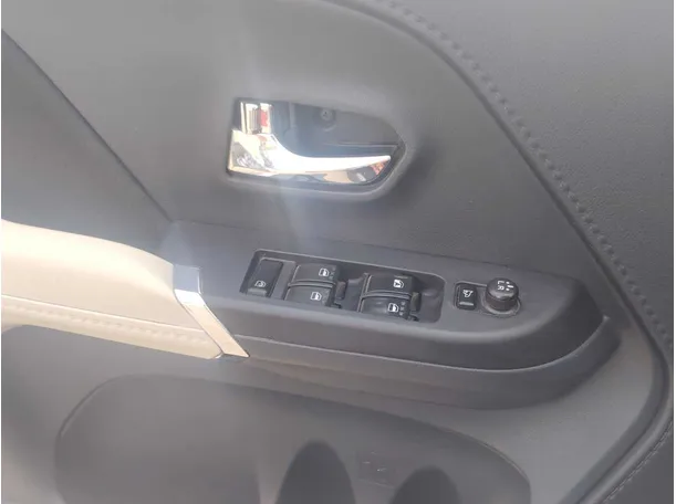 Car image 26