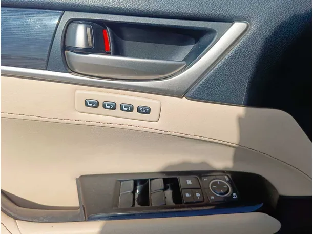 Car image 35