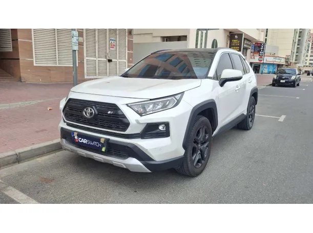 2024 تويوتا راف فور في دبي