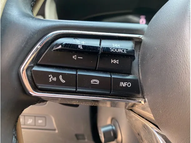 Car image 25