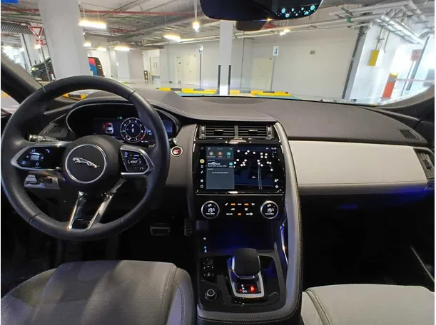 Car image 14