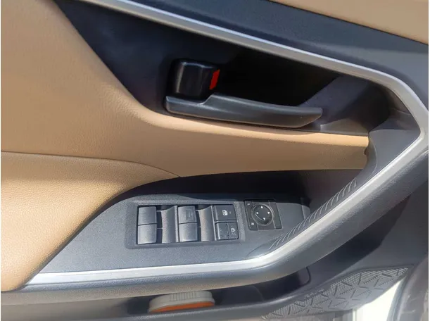 Car image 30