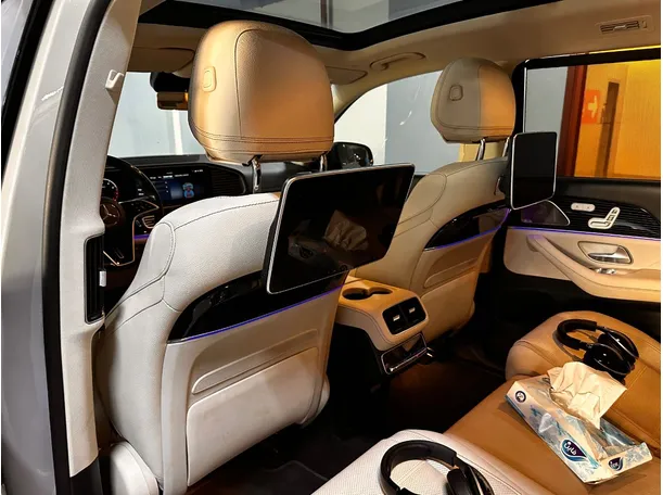 Car image 18
