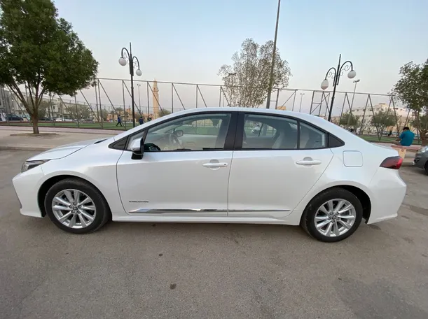 Car image 8