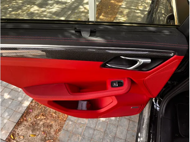 Car image 13