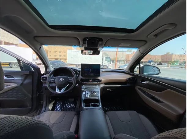 Car image 15