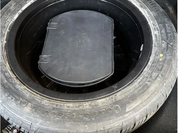 Car image 30
