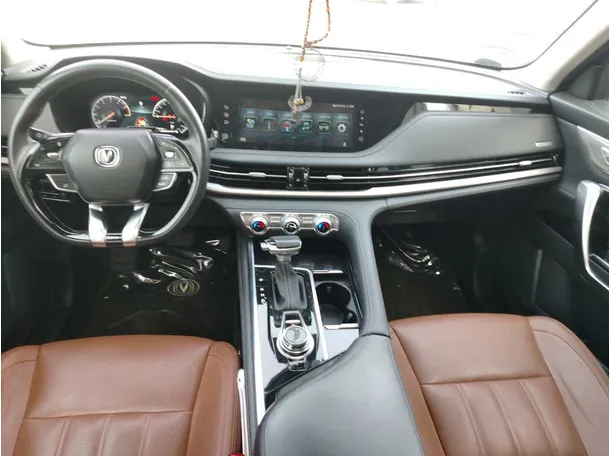 Car image 19