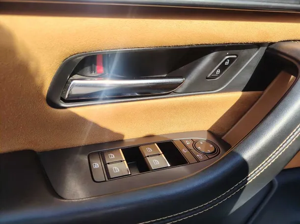 Car image 29