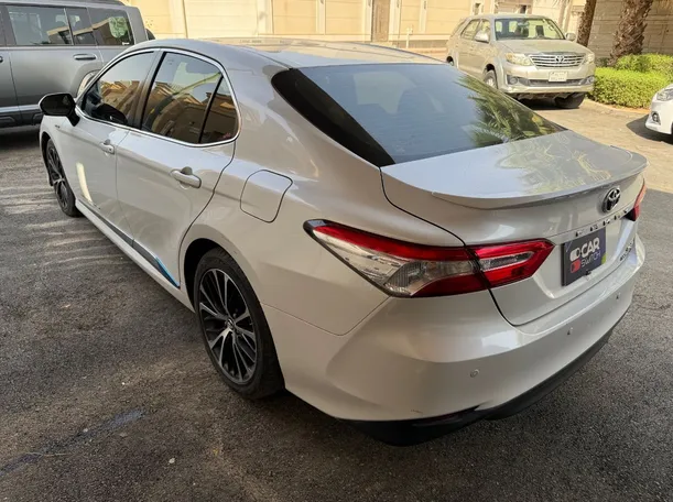Car image 7
