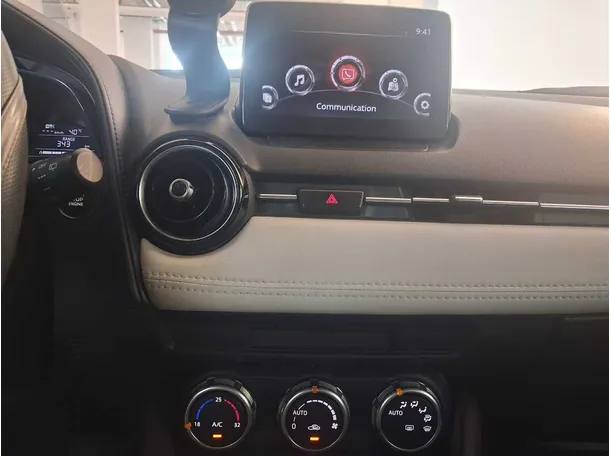 Car image 17