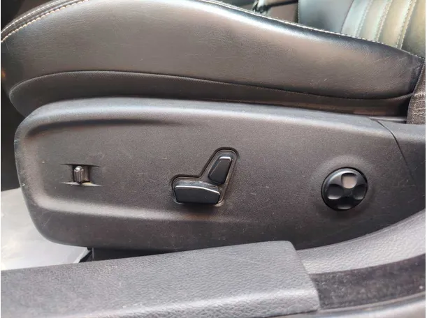 Car image 26