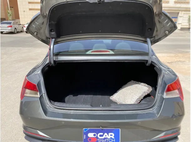 Car image 18