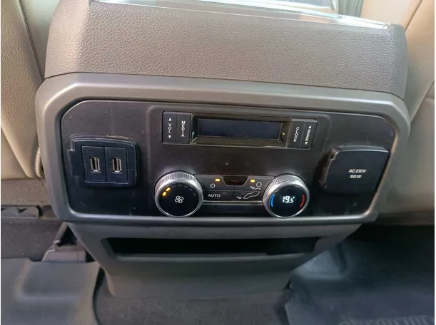 Car image 32
