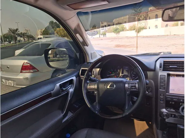 Car image 17