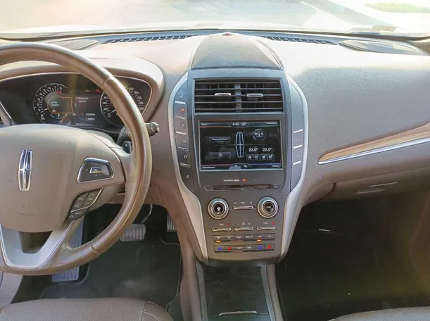 Car image 16