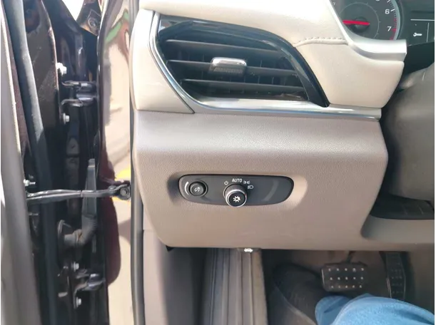 Car image 32