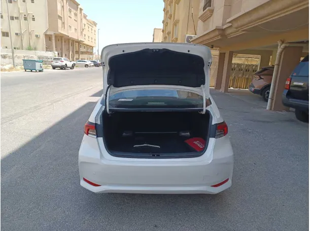 Car image 19
