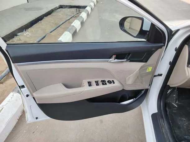 Car image 16