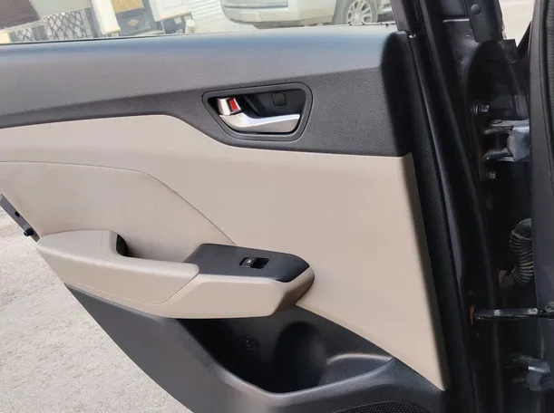 Car image 24
