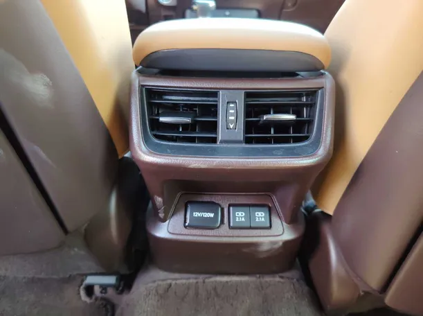 Car image 32