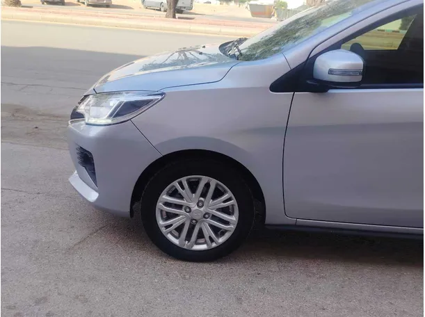 Car image 9