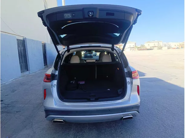 Car image 25