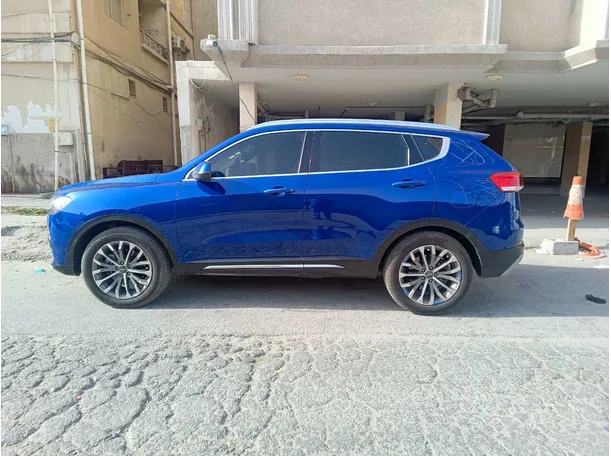 Car image 8