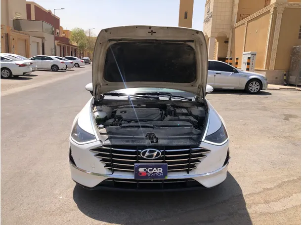 Car image 25
